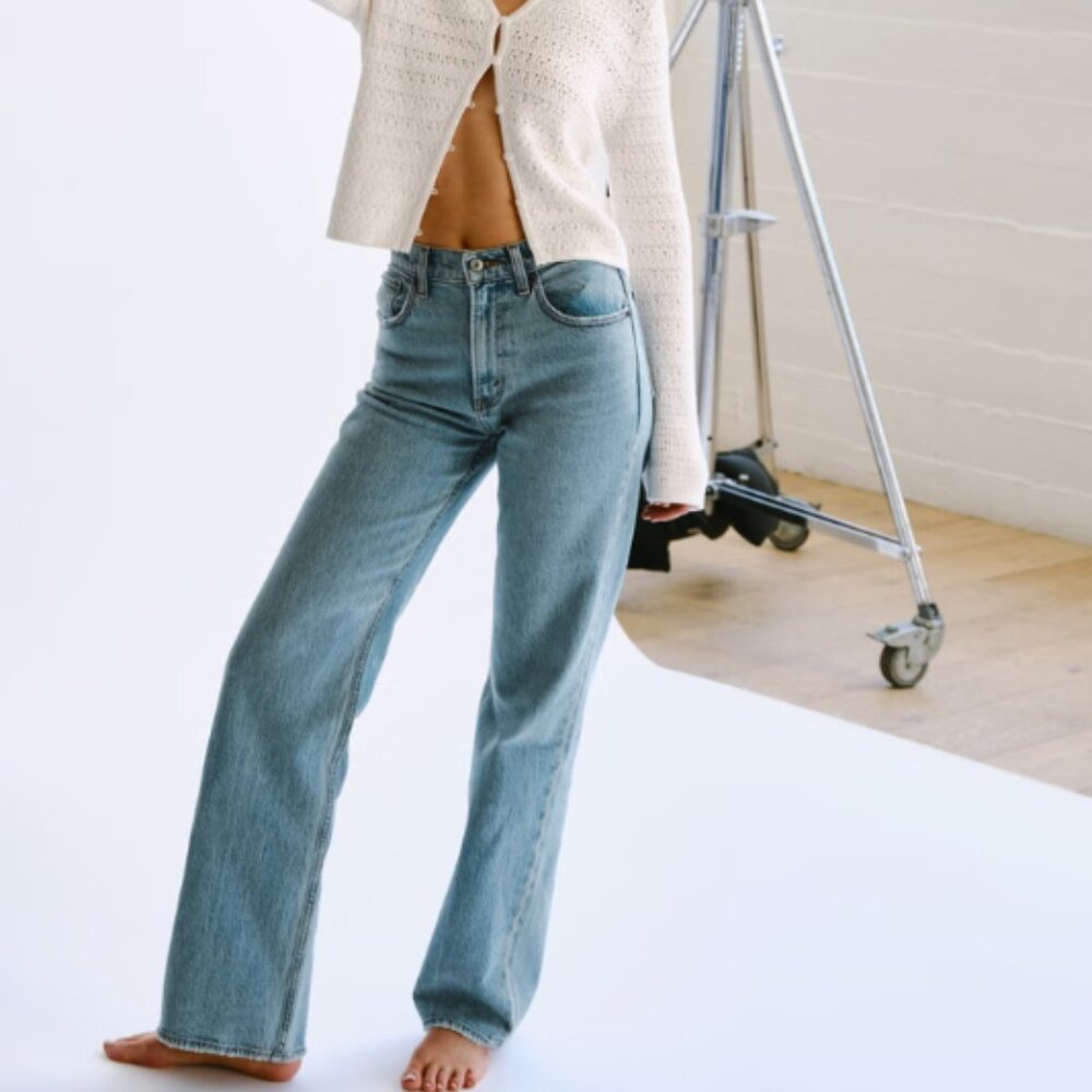 Abercrombie and Fitch The 90's Relaxed fit high rise light wash Jeans